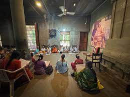 Guide narrating a story